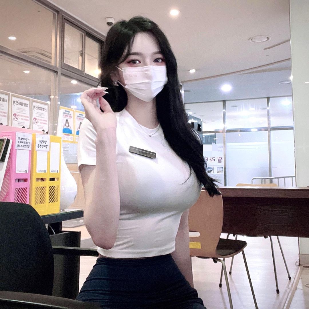 Nam giới Hàn Quốc thấy ngại trước những cô nàng có vòng 1 "khủng" ham diện áo bó - 3