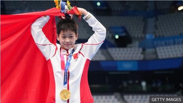 VĐV 14 tuổi ở Olympic Tokyo khổ vì bị làm phiền: “Fan” ăn trộm cả mít nhà VĐV - 2