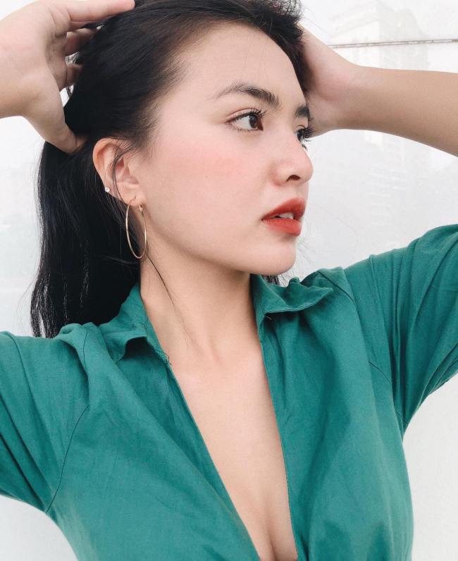 Hiện tại, Nguyễn Hoàng Vi là một trong những thí sinh nhận được sự ủng hộ lớn từ người hâm mộ khi đăng ký thi Hoa hậu Hoàn vũ Việt Nam 2021.
