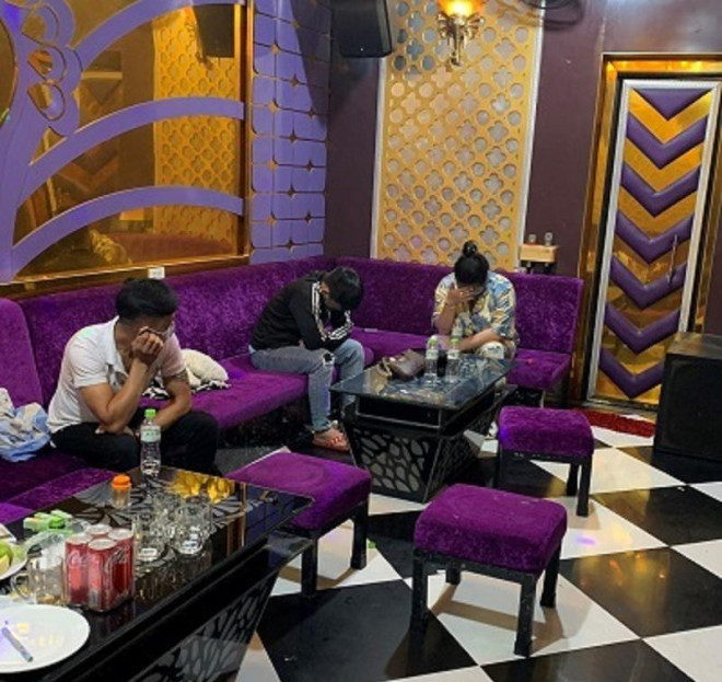 18 nam nữ ở Quảng Nam hát, chơi ma túy trong quán karaoke đóng kín cửa - 1