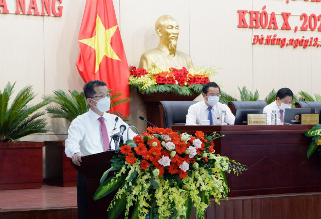 Ông Nguyễn Văn Quảng, Bí thư Thành ủy Đà Nẵng, phát biểu tại kỳ họp HĐND TP sáng ngày 12-8