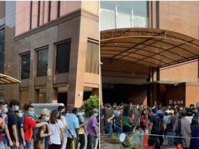 Thế giới - Mỗi ngày gần 20.000 ca mắc mới, dân Malaysia rồng rắn đi tiêm vắc xin COVID