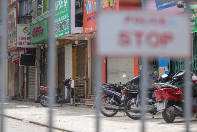 Phần lớn nhà ở khu vực phong toả đã đóng kín cửa.