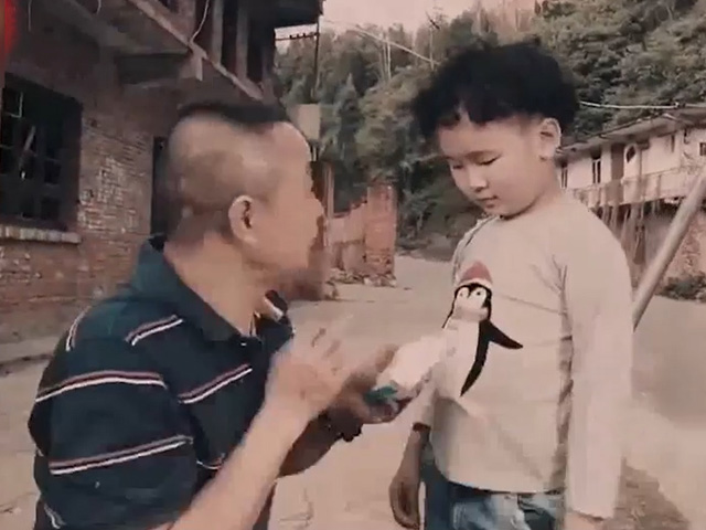 Cười 24H - Sự kiên nhẫn của người cha không phải đứa con nào cũng hiểu được