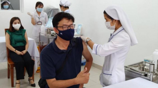 Tiêm vắc xin phòng chống Covid-19 ở Bệnh viện đa khoa Thống Nhất, TP Biên Hòa.
