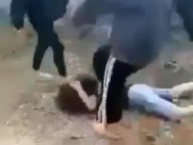 Pháp luật - Điều tra clip cô gái bị 2 người đánh đập