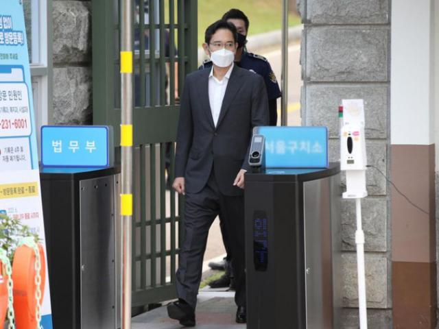 Thế giới - "Thái tử" Tập đoàn Samsung được ra tù để về lo đầu tư lớn