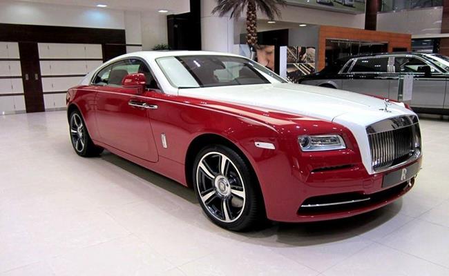 Ngoài những chiếc Rolls Royce Phantom đẳng cấp, vị hoàng tử Ả Rập này còn sở hữu tới hơn 300 siêu xe trong bộ sưu tập của mình.
