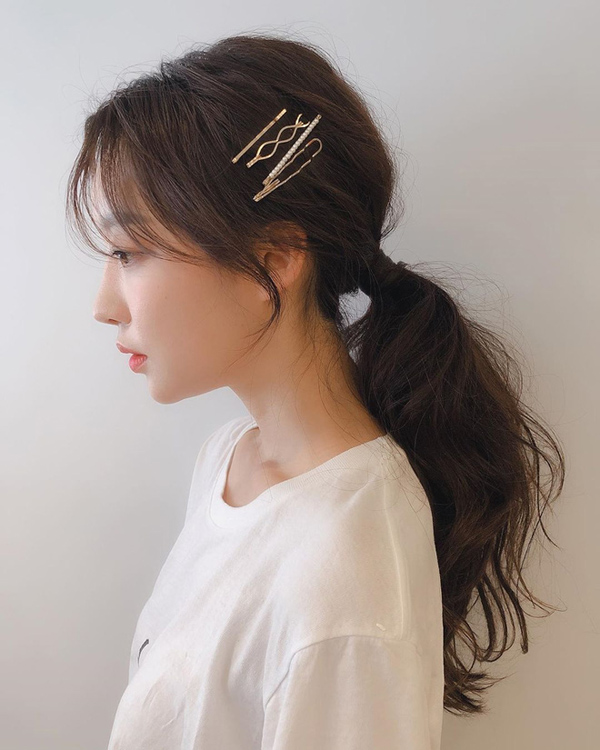Vẻ đẹp quyến rũ và phóng khoáng của tóc Hàn Quốc luôn thu hút sự chú ý của mọi người. Sự đa dạng của kiểu tóc Hàn Quốc cho bạn nhiều lựa chọn để thử nghiệm và thay đổi phong cách. Xem hình ảnh được chọn lọc về tóc Hàn Quốc để có thêm ý tưởng cho hairstyle của riêng mình.