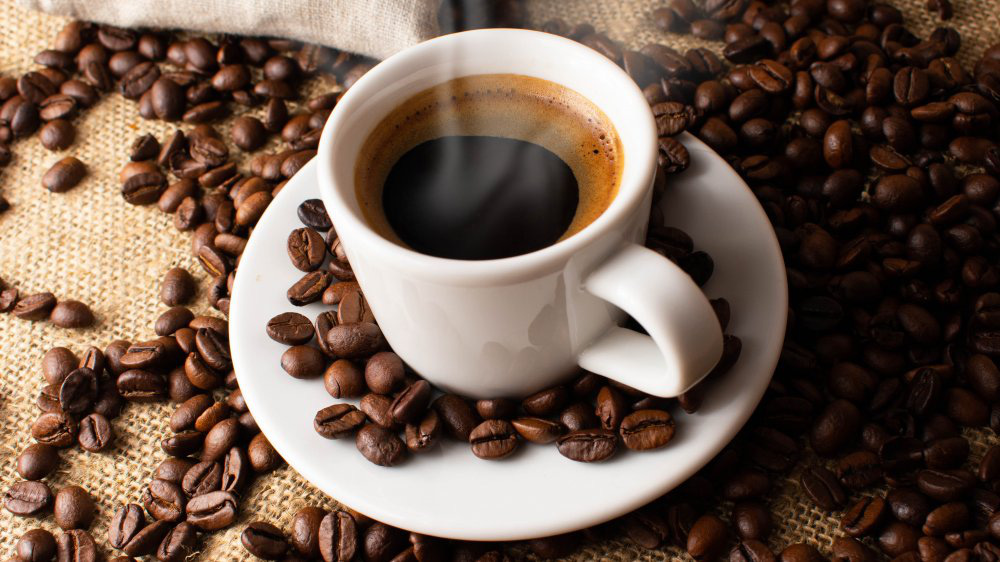 Uống 8 ly cà phê mỗi ngày có thể gây loãng xương - 1
