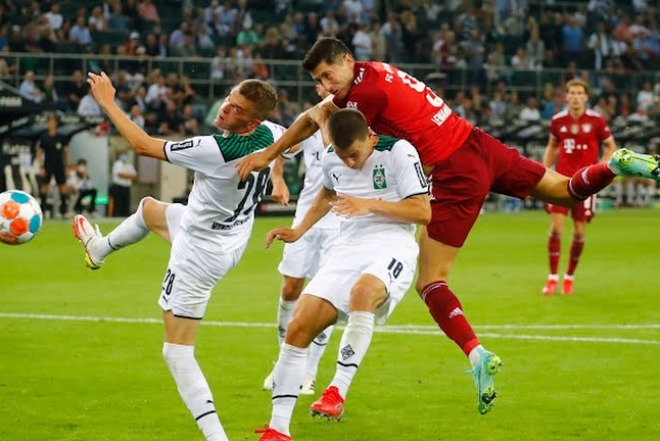 Lewandowski giúp Bayern tránh khỏi thất bại trong ngày ra quân Bundesliga 2021/22