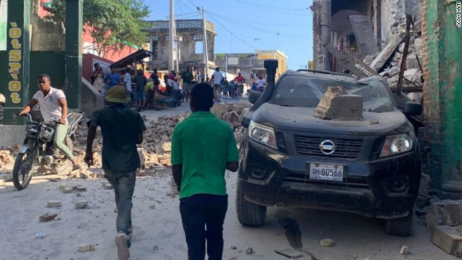 Haiti vừa trải qua trận động đất mạnh 7,2 độ richter khiến hơn 300 người thiệt mạng. Ảnh: CNN