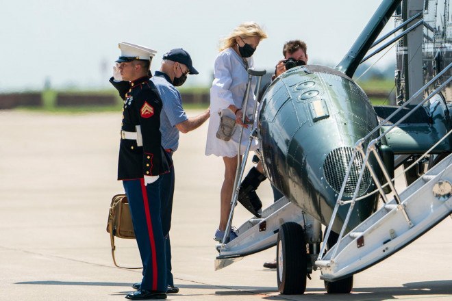 Vợ chồng Tổng thống Joe Biden lên đường đến Camp David nghỉ cuối tuần từ hôm 13/8. Ảnh: AP