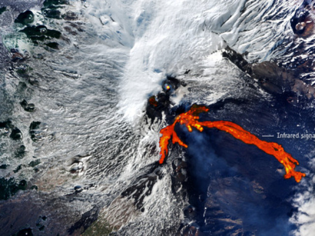 Du lịch - Núi lửa "quái vật" ở Ý: còn "sống", đang mọc cao thêm