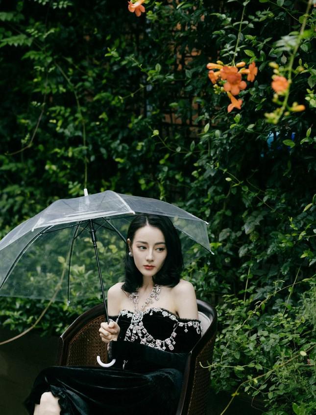 Địch Lệ Nhiệt Ba hóa quý cô yêu kiều, nhan sắc ‘bùng nổ’ mạng xã hội - 2