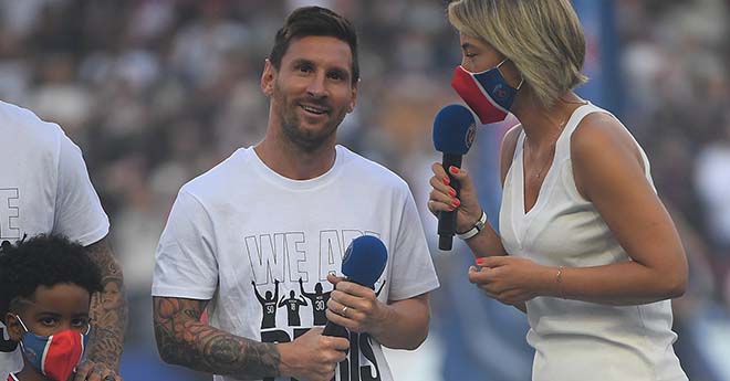 Messi khiến các fan PSG phấn khích khi ra mắt chính thức trên sân Công viên các Hoàng tử rạng sáng 15/8