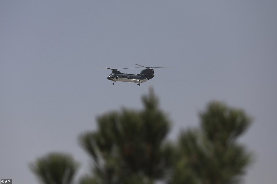 Siêu trực thăng vận tải của Mỹ tích cực sơ tán nhân viên ngoại giao khỏi Đại sứ quán Mỹ ở Afghanistan.