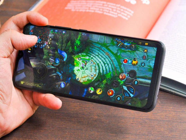 Thời trang Hi-tech - Xếp hạng những điện thoại 4 triệu pin "trâu", chơi game mượt