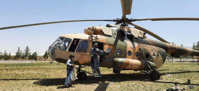 Trực thăng Mi-17 của không quân Afghanistan vào tay Taliban. Ảnh: Twitter