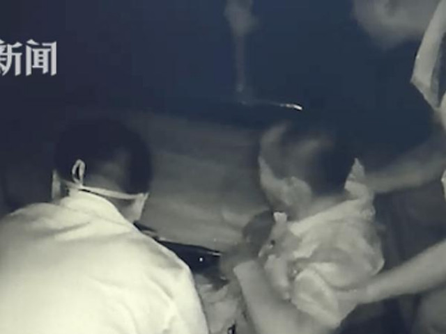 Phi thường - kỳ quặc - Người đàn ông đau đớn cầu cứu cảnh sát vì gãy chân, ngờ đâu bị tóm luôn vì lý do ngỡ ngàng