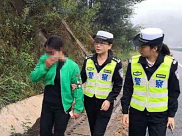 Phi thường - kỳ quặc - Chồng đạp vợ xuống xe trên cao tốc, dân mạng biết chuyện người khuyên, kẻ thì nói đạp thêm cái nữa