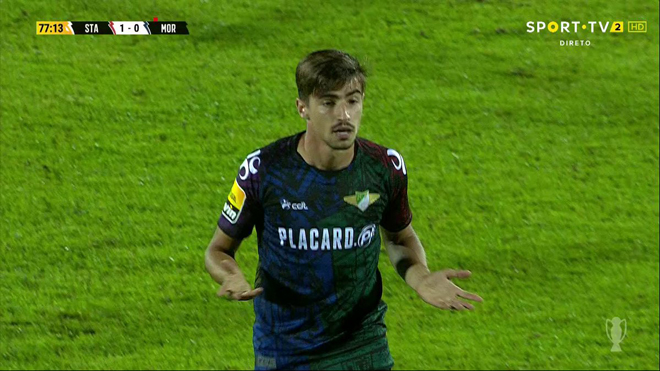 Rodrigo Conceicao bị truất quyền thi đấu sau khi vào sân... 3 phút vì xúc phạm&nbsp;trọng tài