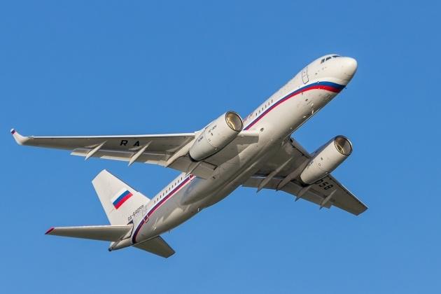 Máy bay Tu-204 SLO Russia.