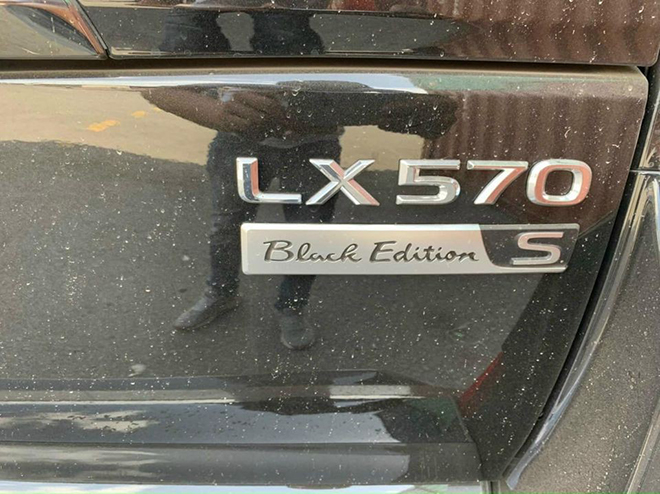 Lexus LX570 Black Edition 2021 đầu tiên về Việt Nam, giá gần 10 tỷ đồng - 5