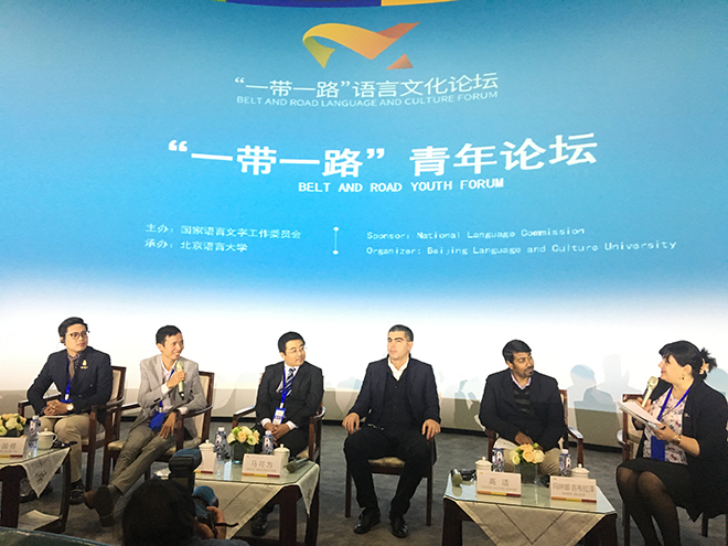 NCS.TS Nguyễn Quốc Tư (thứ 2 từ bên trái sang) trong một buổi hội đàm về văn hóa