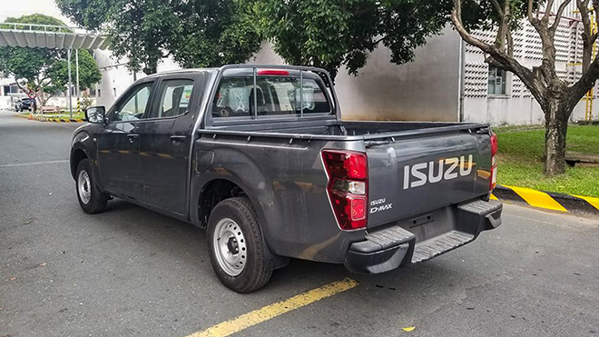 Ảnh thực tế xe bán tải Isuzu Dmax có giá bán chưa đến 500 triệu đồng - 7