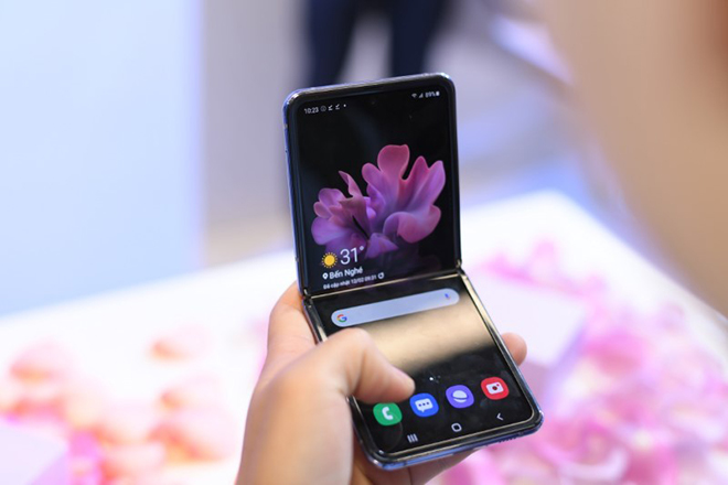 Bảng giá smartphone Samsung: Galaxy Z Flip giảm “sốc” 17,5 triệu