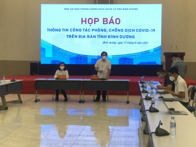 Quang cảnh buổi họp báo sáng 17-8