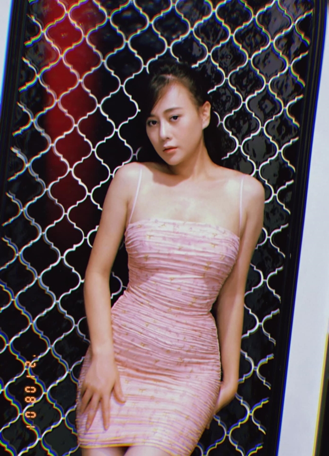 Thành công về sự nghiệp, người đẹp sinh năm 1989 lại "lận đận chuyện tình duyên". Sau nhiều mối tình hợp tan&nbsp;Phương Oanh&nbsp;vẫn đang độc thân.
