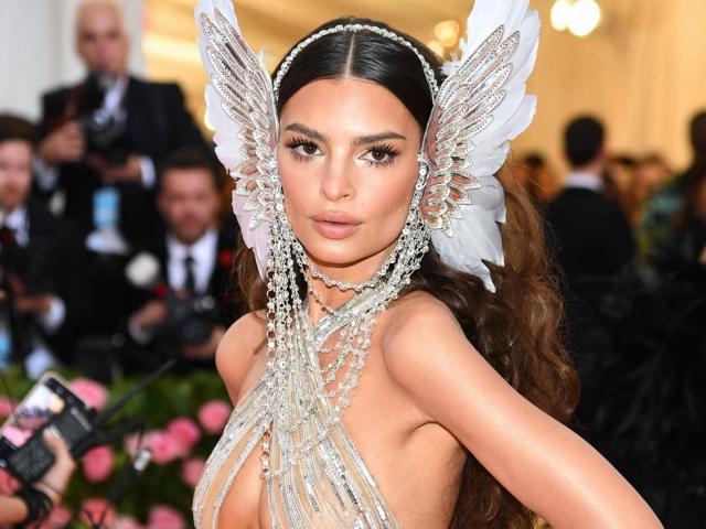 Thời trang - Thấy gì từ phong cách thời trang của siêu mẫu Emily Ratajkowski