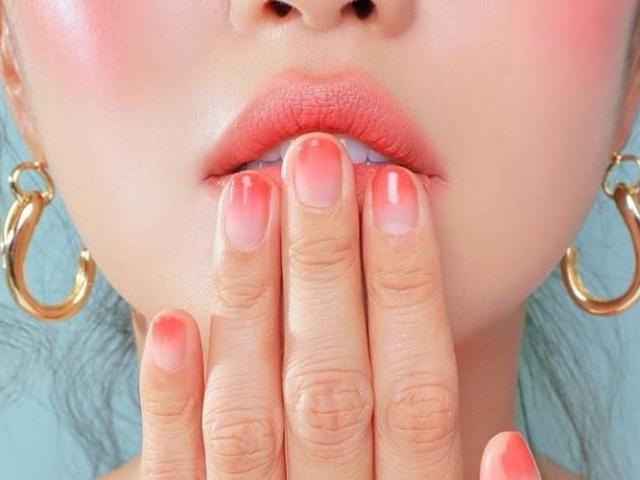 Làm đẹp - Những cách đơn giản thêm sắc hồng đào cho đôi môi bạn