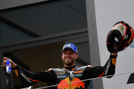 Đua xe MotoGP, chặng Austrian GP: Mưa là "điểm nhấn", chủ nhà đăng quang với cái kết bất ngờ