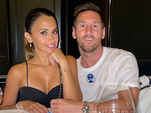 Bóng đá - Messi được vợ đẹp "thưởng nóng", mừng áo đấu ở PSG bán hơn 1 triệu chiếc/tuần