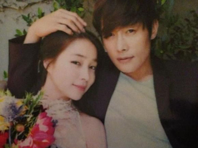 Đời sống Showbiz - 4 cặp đôi "trâu già gặm cỏ non" chênh lệch 10, thậm chí 20 tuổi ở xứ kim chi