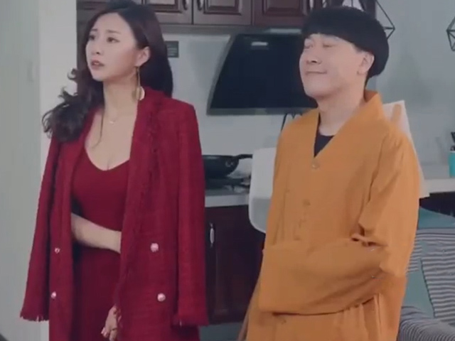 Cười 24H - Anh chàng sửa bóng đèn cho hàng xóm bị "hồn" chồng người ta nhập