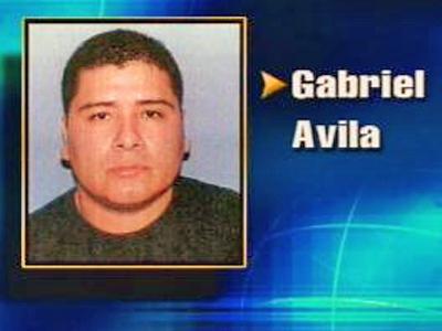 Bản tin truyền hinh đưa hình kẻ thủ ác Gabriel Avila đến công chúng