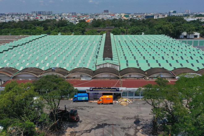 Trung tâm Hồi sức tích cực người bệnh Covid-19 thuộc Bệnh viện Dã chiến số 14 do Bệnh viện Trung ương Huế quản lý vận hành nằm ở số 2 Trường Chinh, phường Tây Thạnh, quận Tân Phú, TP HCM.