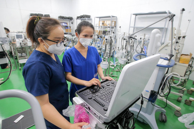 Nhân lực được Bộ Y tế điều động cho Bệnh viện Dã chiến số 14 dự kiến khoảng 600-700 người, giai đoạn đầu đã có 300 nhân viên y tế từ Bệnh viện Trung ương Huế, Bệnh viện Da liễu Quy Hòa – Quy Nhơn, Bệnh viện C Đà Nẵng, Bệnh viện Việt Nam – Cuba Đồng Hới.