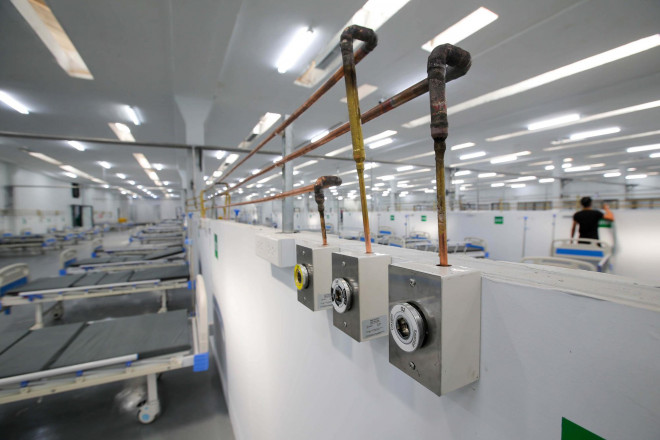 Các đầu oxy được dẫn tới ngay tận giường bệnh đáp ứng cùng lúc cho hàng loạt bệnh nhân trong tình huống phải cấp cứu, thở oxy.