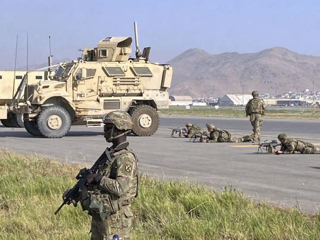 Thế giới - Taliban có thể tấn công sân bay Kabul, chặn đường rút lui của Mỹ bất cứ lúc nào?