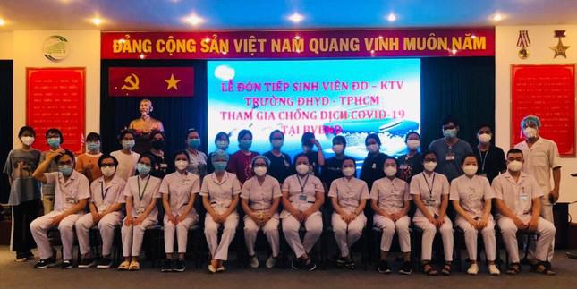 Nữ sinh Y Dược xung phong vào bệnh viện hỗ trợ, chăm sóc bệnh nhân F0 - 2