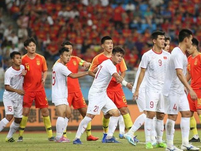 Bóng đá - ĐT Việt Nam bị báo Trung Quốc chê điểm yếu "nấm lùn", soi bài không chiến