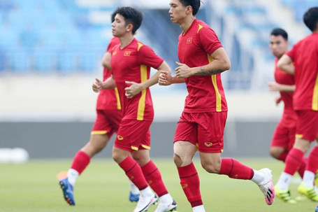 ĐT Việt Nam đề phòng cảnh Văn Hậu ngồi nhà: 2 cầu thủ tranh suất với Hồng Duy