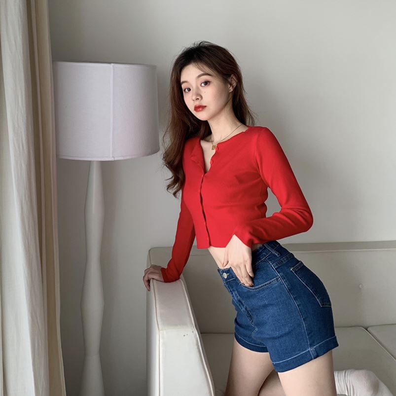 Những chiếc quần ngắn rất được phái đẹp Hàn Quốc ưa mặc.