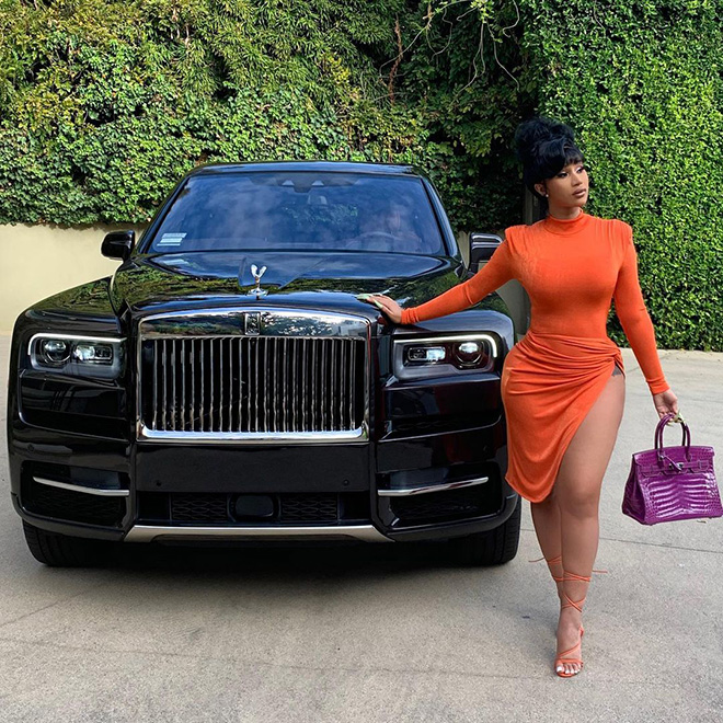 Nữ rapper sở hữu bộ sưu tập siêu xe cả triệu USD chỉ để chụp ảnh - 4