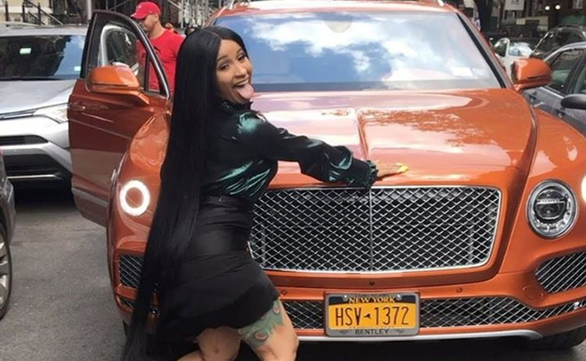 Nữ rapper sở hữu bộ sưu tập siêu xe cả triệu USD chỉ để chụp ảnh - 7